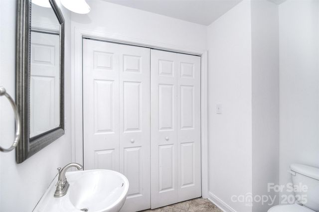 6631 Vlosi Drive, Charlotte, NC 28226