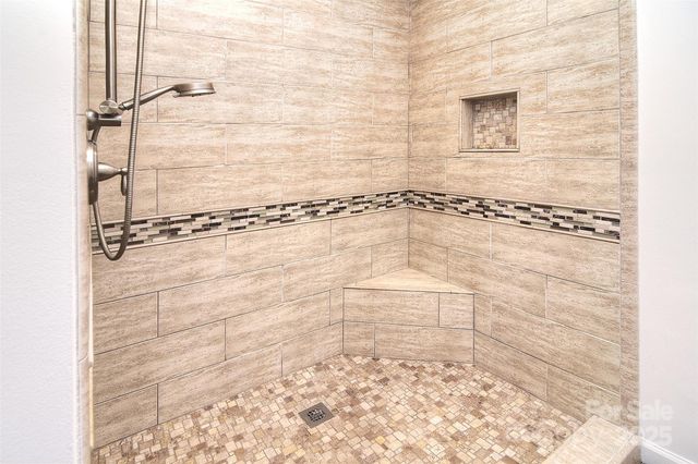 6631 Vlosi Drive, Charlotte, NC 28226