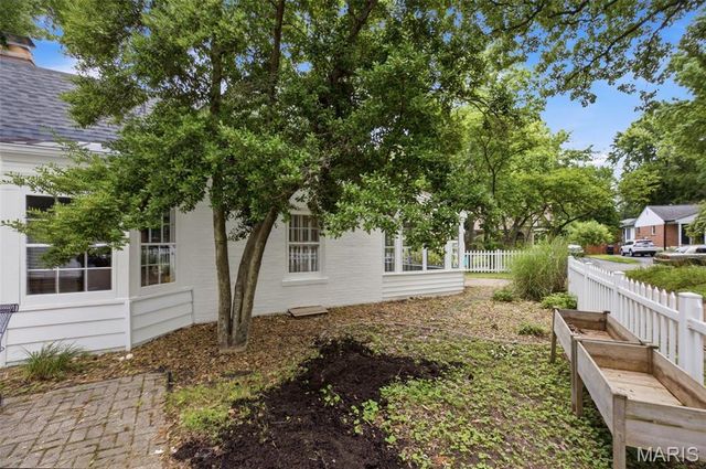 485 Clemens Avenue, Kirkwood, MO 63122