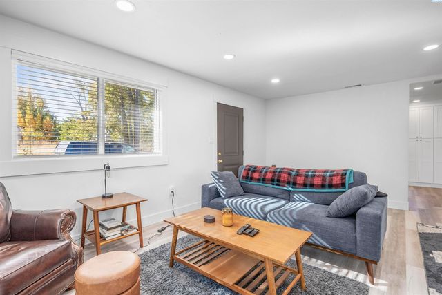 1330 Louisiana Ave, Richland, WA 99352