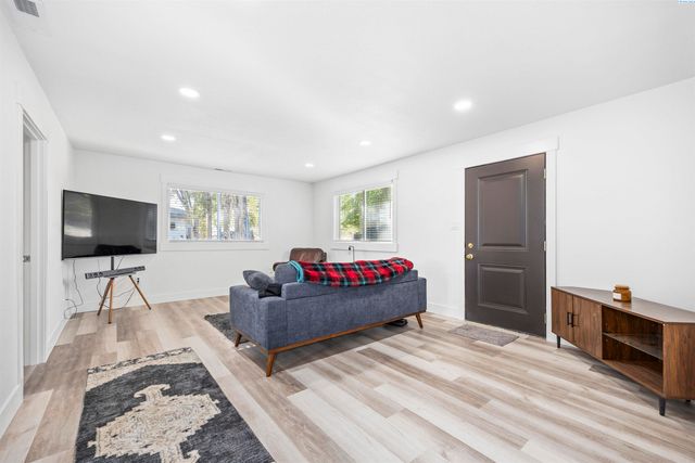 1330 Louisiana Ave, Richland, WA 99352