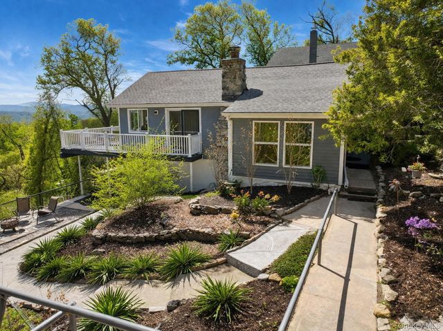 18 Pleasant Road, Lake Peekskill, NY 10537