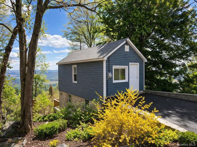 18 Pleasant Road, Lake Peekskill, NY 10537