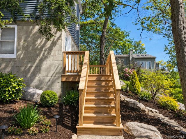 18 Pleasant Road, Lake Peekskill, NY 10537
