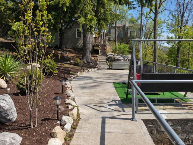 18 Pleasant Road, Lake Peekskill, NY 10537