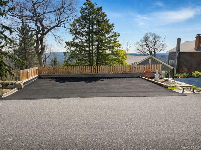 18 Pleasant Road, Lake Peekskill, NY 10537