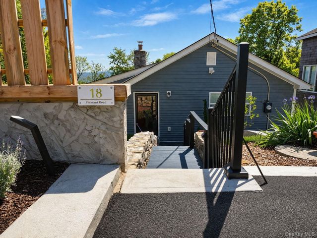 18 Pleasant Road, Lake Peekskill, NY 10537