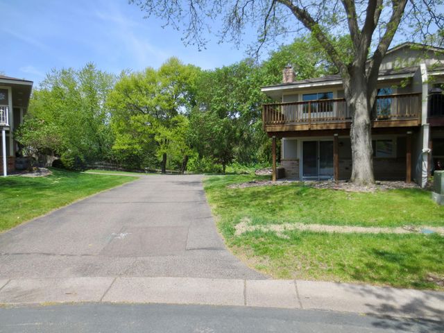 7607 Zinnia Way, Maple Grove, MN 55311