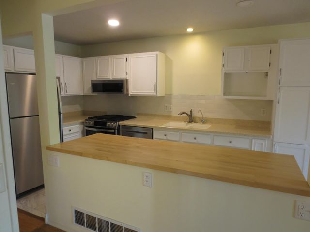 7607 Zinnia Way, Maple Grove, MN 55311