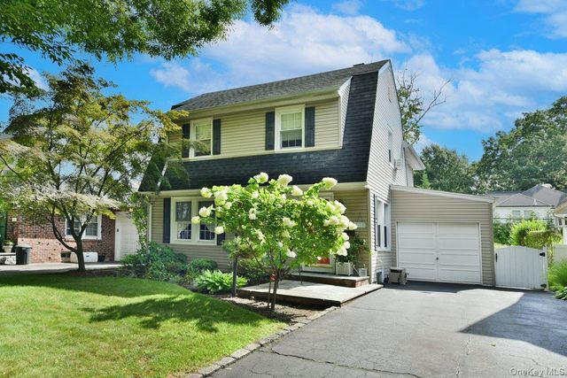 154 Argyle Road, Stewart Manor, NY 11530