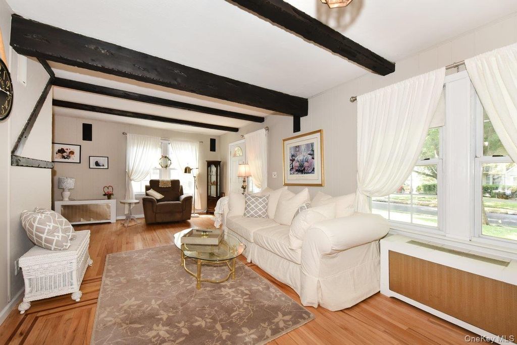 154 Argyle Road, Stewart Manor, NY 11530 — photo 4