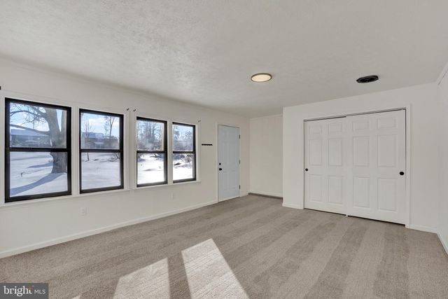 970 WHISLER RD, Etters, PA 17319