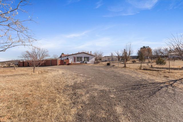 187 Barton Road, Edgewood, NM 87015