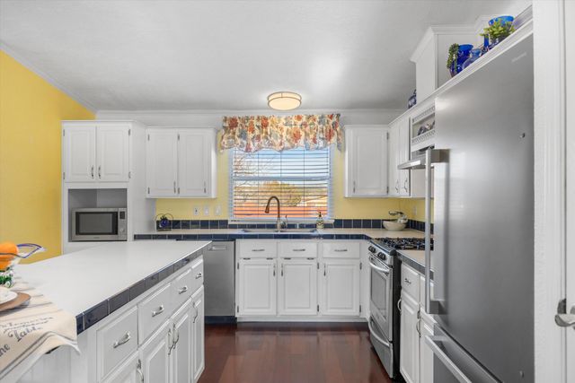 187 Barton Road, Edgewood, NM 87015