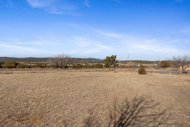 187 Barton Road, Edgewood, NM 87015