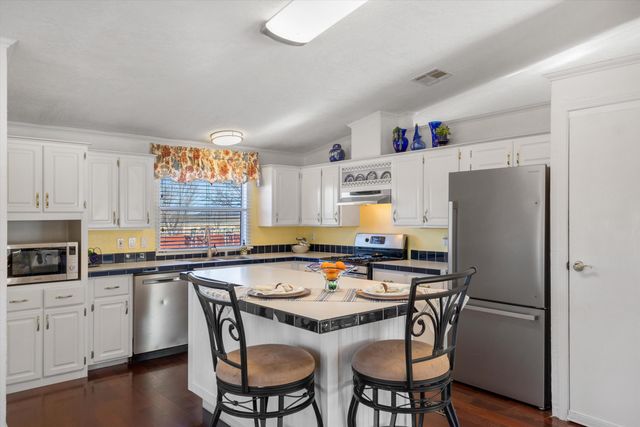 187 Barton Road, Edgewood, NM 87015