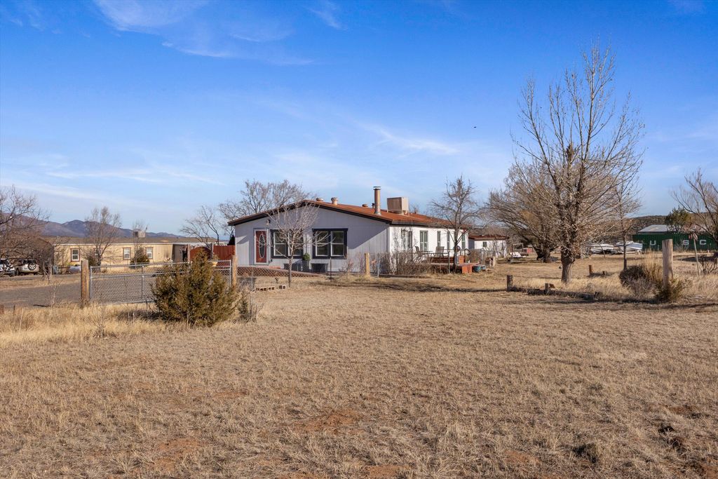 187 Barton Road, Edgewood, NM 87015