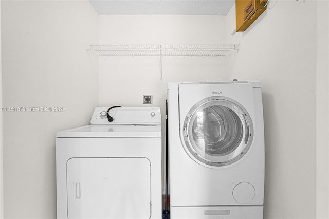 7085 Nova Dr 128, Davie, FL 33317