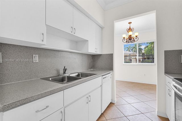 7085 Nova Dr 128, Davie, FL 33317