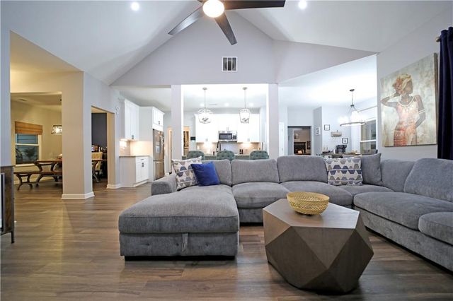 195 Bellevue Loop, Fayetteville, GA 30215