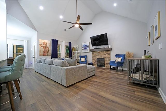 195 Bellevue Loop, Fayetteville, GA 30215