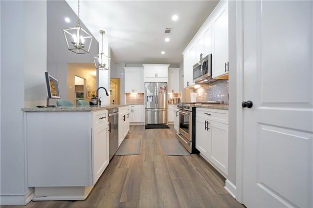 195 Bellevue Loop, Fayetteville, GA 30215