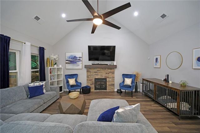 195 Bellevue Loop, Fayetteville, GA 30215