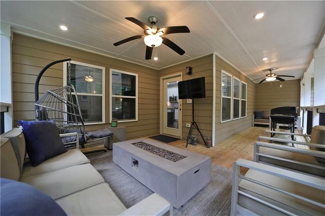 195 Bellevue Loop, Fayetteville, GA 30215