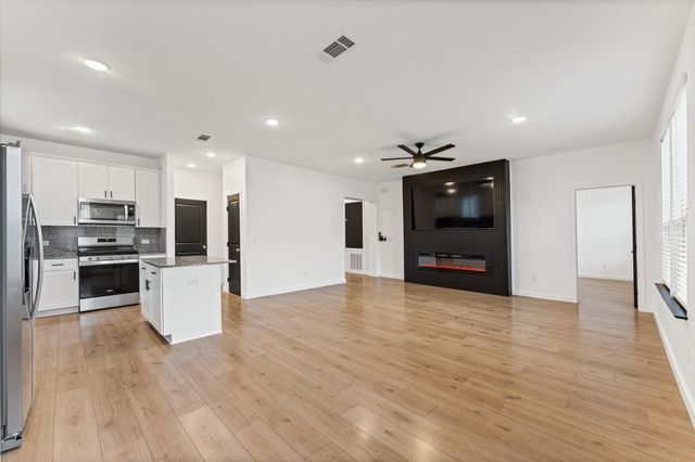 305 Paso Fino Drive, Alvin, TX 77511