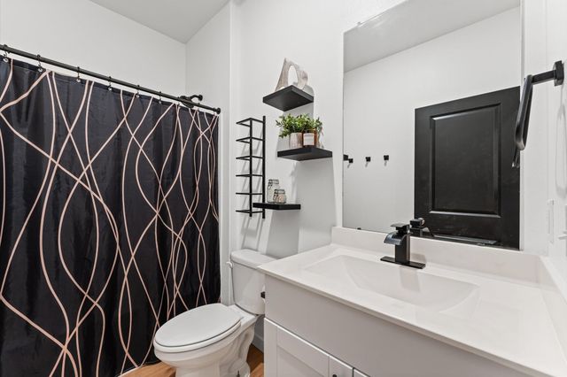 305 Paso Fino Drive, Alvin, TX 77511