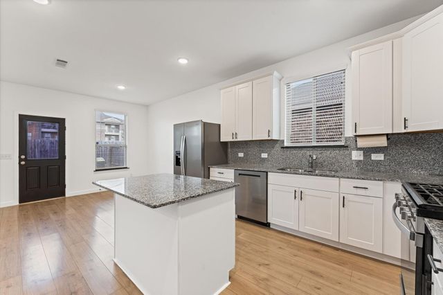 305 Paso Fino Drive, Alvin, TX 77511