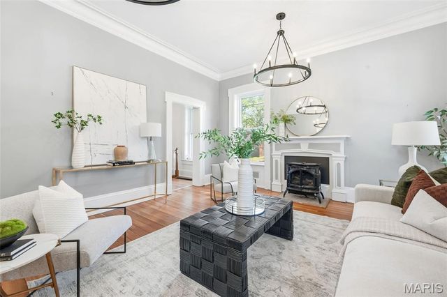 626 Adams Street, St Charles, MO 63301