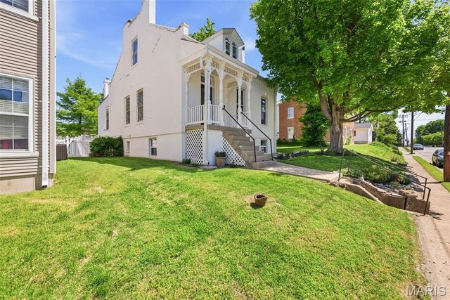 626 Adams Street, St Charles, MO 63301