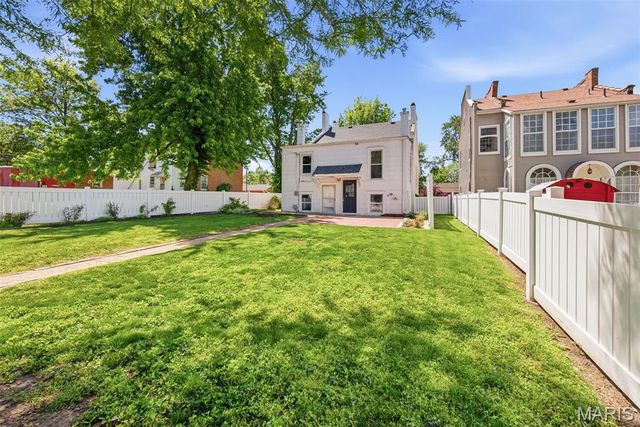 626 Adams Street, St Charles, MO 63301