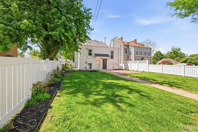 626 Adams Street, St Charles, MO 63301