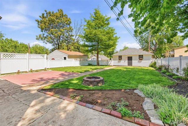 626 Adams Street, St Charles, MO 63301