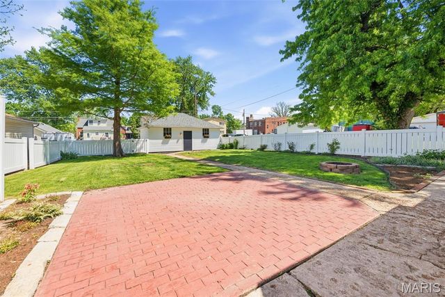 626 Adams Street, St Charles, MO 63301