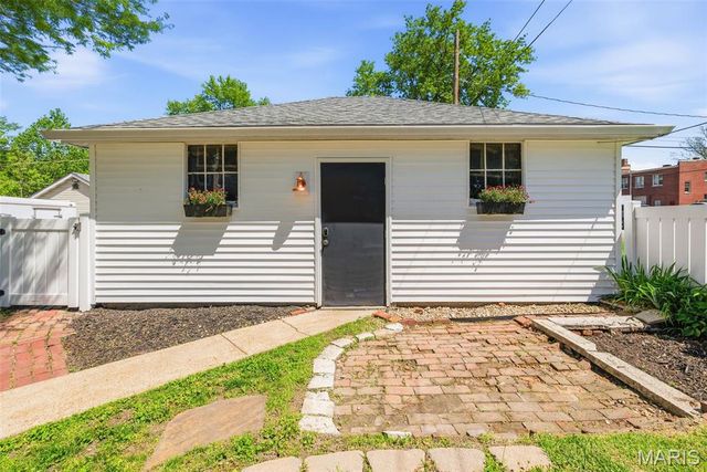 626 Adams Street, St Charles, MO 63301