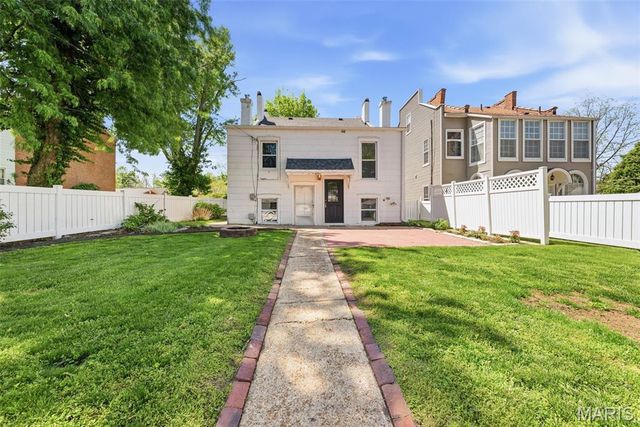 626 Adams Street, St Charles, MO 63301