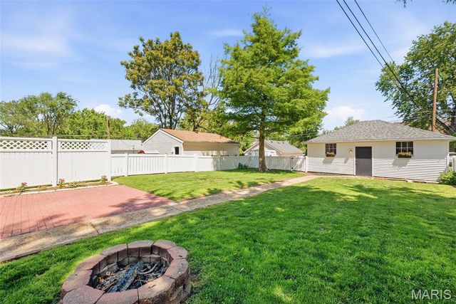 626 Adams Street, St Charles, MO 63301