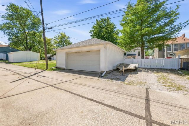 626 Adams Street, St Charles, MO 63301