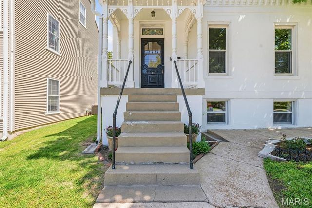 626 Adams Street, St Charles, MO 63301
