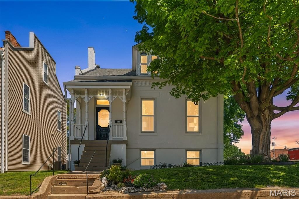 626 Adams Street, St Charles, MO 63301