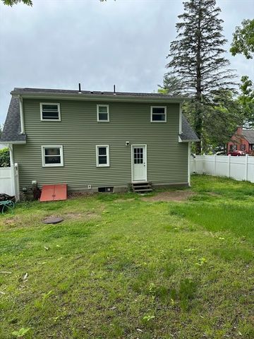 11 Friar Tuck Ln, Oxford, MA 01540