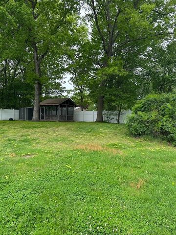 11 Friar Tuck Ln, Oxford, MA 01540