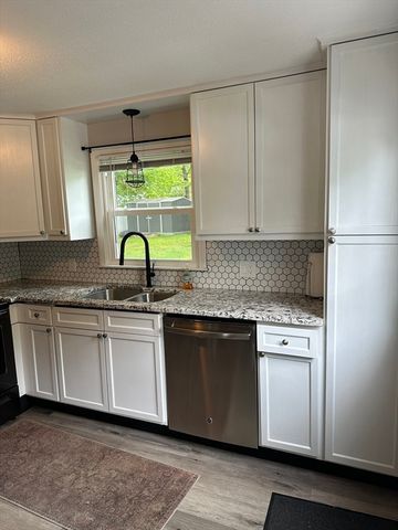 11 Friar Tuck Ln, Oxford, MA 01540
