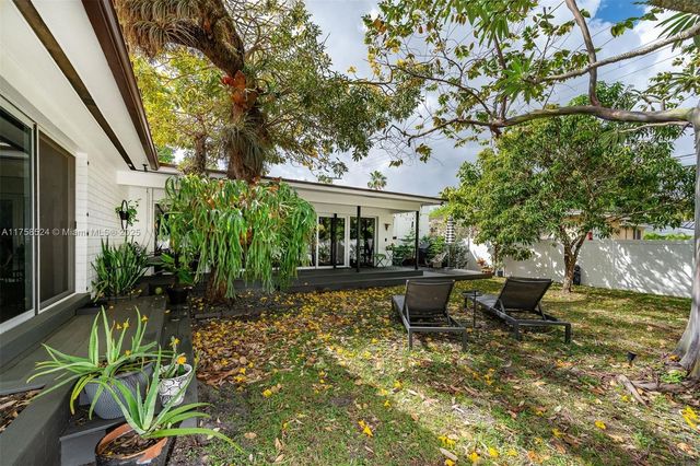 551 Morningside Dr, Miami Springs, FL 33166