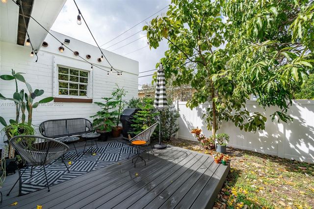 551 Morningside Dr, Miami Springs, FL 33166