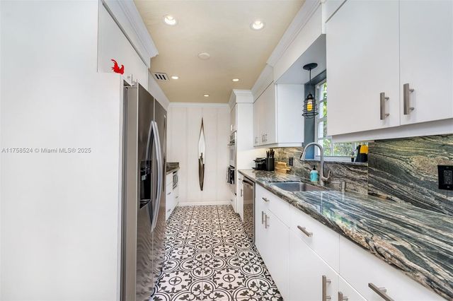 551 Morningside Dr, Miami Springs, FL 33166