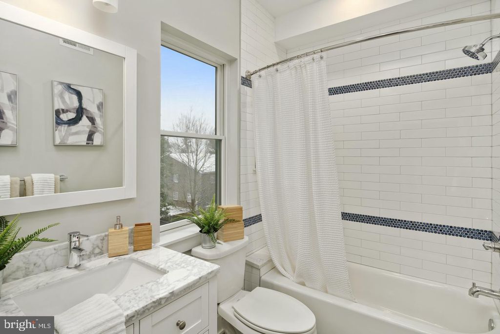 6526 RIDGE AVENUE, Philadelphia, PA 19128